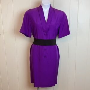 Purple Short-Sleeve V-Neck Sheath Dress with Black Waistband